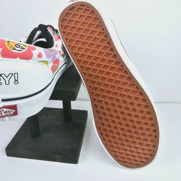 Van's Hey! You're Awesome! Flowers Smiley Check with Your Self, 751505, W12M10.5 - Picture 8 of 12